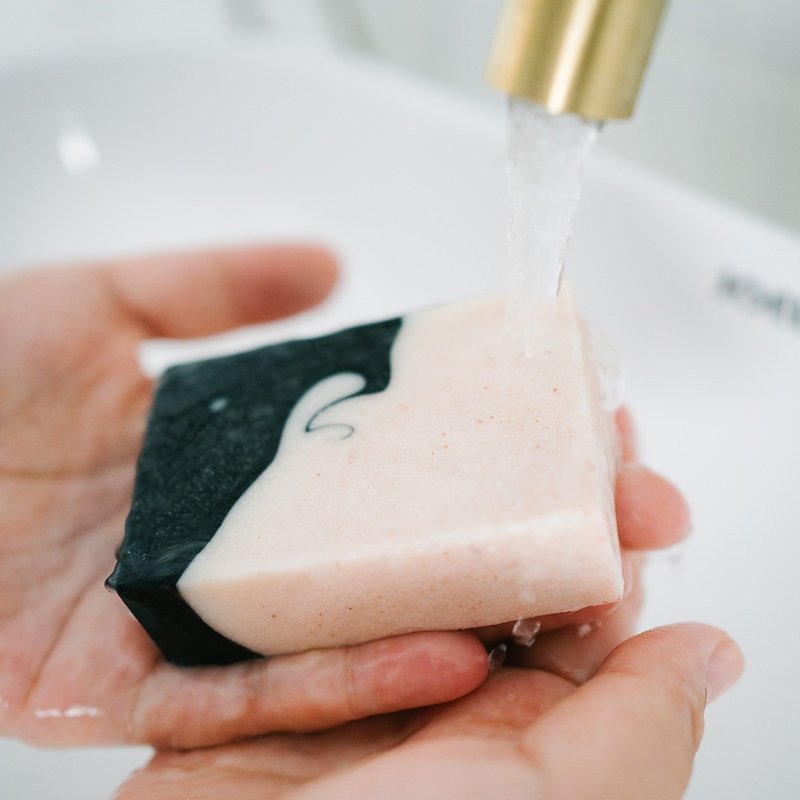 【24小時出貨】英國 dook 頂級手工鹽皂-大地之母(廣藿香+雪) - 肥皂/手工皂 - 其他材質 藍色