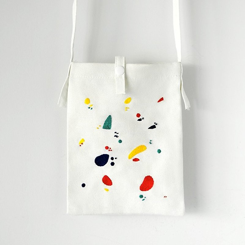 Watercolor concept Embroidery pattern side backpack - กระเป๋าแมสเซนเจอร์ - งานปัก ขาว