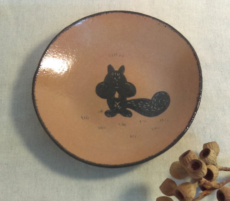 DoDo Handmade Whispers. Animal Silhouette Series-Squirrel Medium Plate (Iron Red) - Plates & Trays - Pottery Red