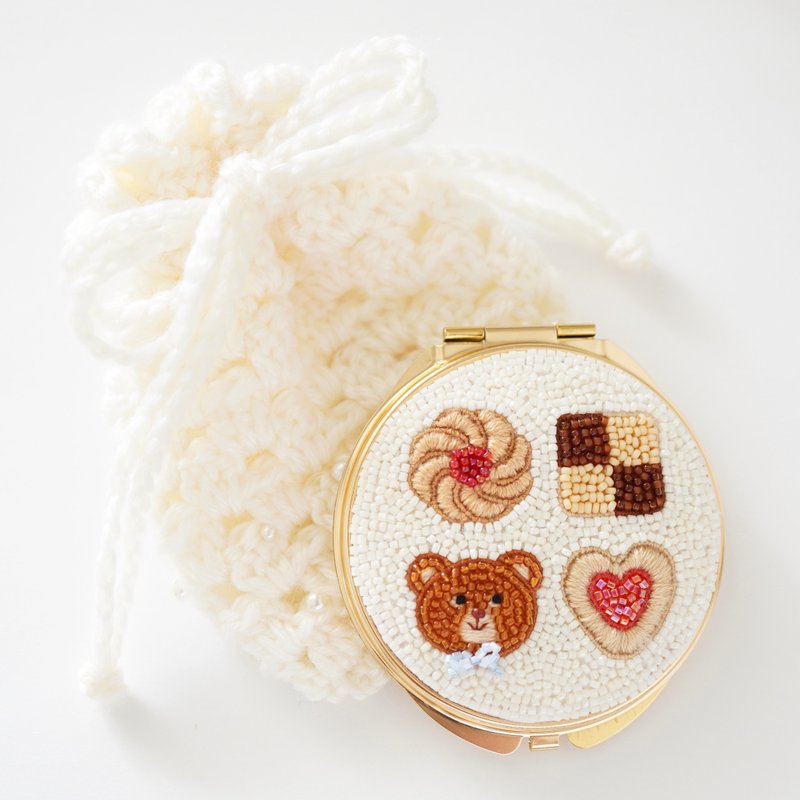 Beaded embroidered cookie compact mirror (cookie assortment & bear) with knitted pouch and double mirror - Other - Other Materials White