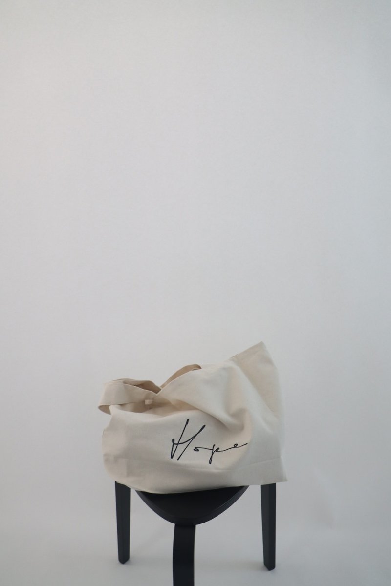 Embroidered Tote Bag - กระเป๋าแมสเซนเจอร์ - ผ้าฝ้าย/ผ้าลินิน 