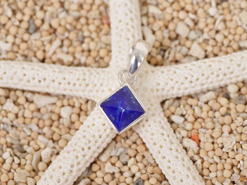Lapis lazuli's silver pendant top - Necklaces - Stone Blue