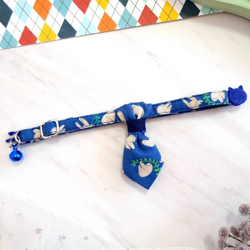 Happy Sloths fabric Cat Necktie Collar with Breakaway Safety Buckle - 項圈/牽繩 - 棉．麻 藍色