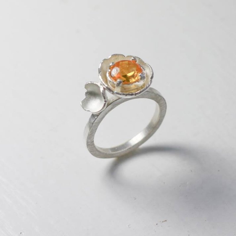 Corundum flower ring - แหวนทั่วไป - โลหะ สีเงิน