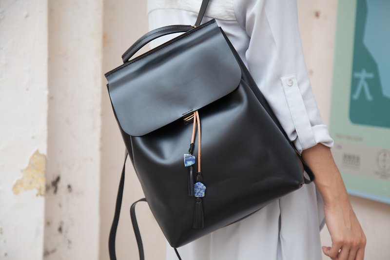 Two-ways Backpack/ Backpack / Leather / Black / shoulder bag / Handmade - กระเป๋าแมสเซนเจอร์ - หนังแท้ สีดำ