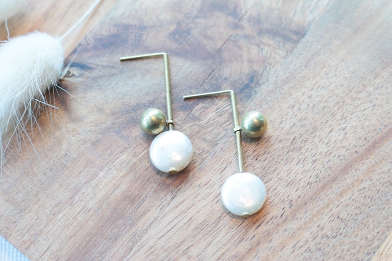 Dorothy Earrings Pearl - Earrings & Clip-ons - Pearl Gold