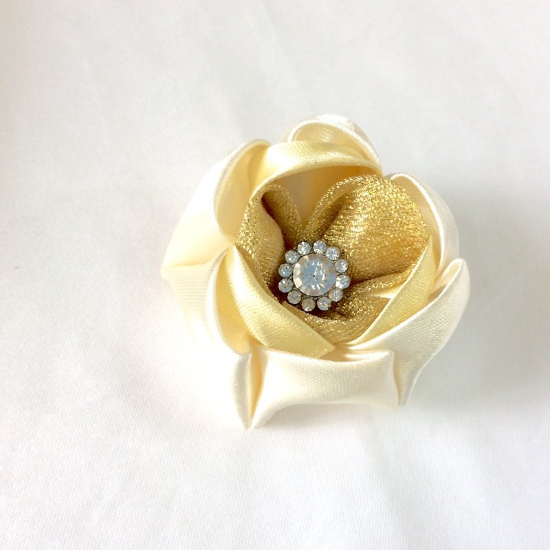Gold Flower clip. Kanzashi Ribbon flower hair clip.  - Brooches - Silk Gold