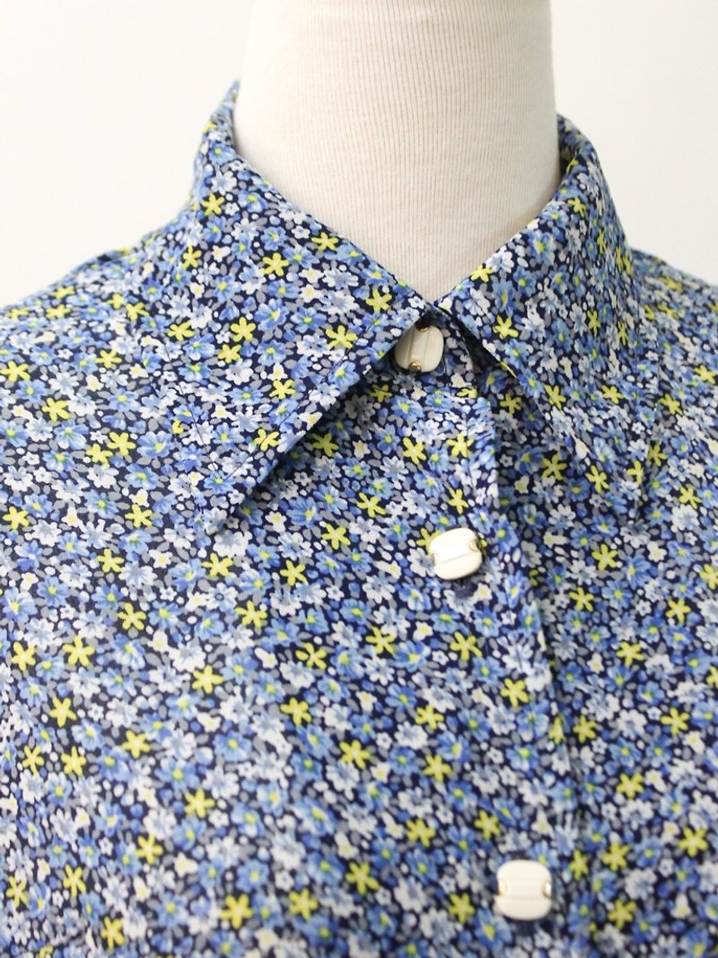 復古日本製素雅深藍色小碎花短袖古著襯衫 Vintage Blouse - 恤衫 - 聚酯纖維 藍色