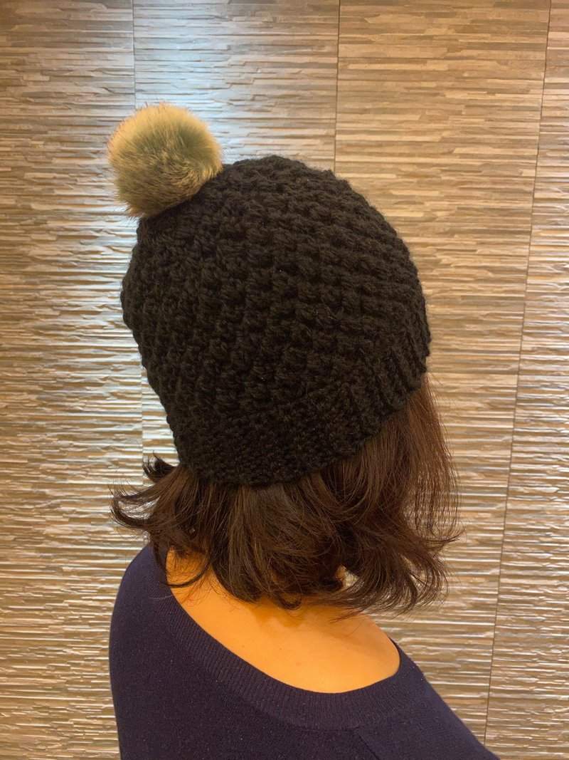 Pure hand-knitted fur hat - detachable fur ball - black only one - หมวก - ขนแกะ สีดำ