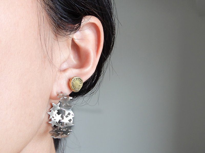 Stardust one ear hoop earrings / silver - ต่างหู - เงินแท้ สีเงิน