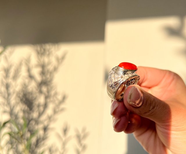 日本産赤珊瑚（OX血珊瑚）とダイヤモンドのリング（18Kホワイト