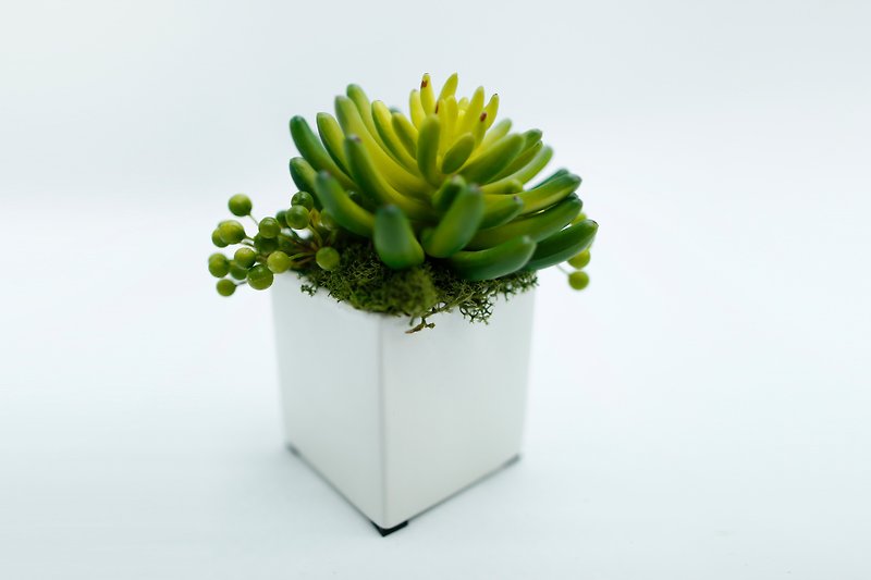 Decorative artificial flowers - White porcelain pieces bergamot lotus - ตกแต่งต้นไม้ - วัสดุอื่นๆ สีเขียว