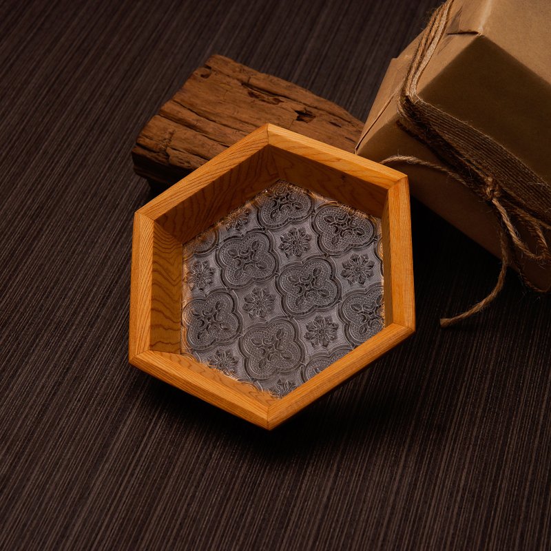 Exclusive order. Classic Begonia/ Silver Star Embossed Glass Hinoki Wood Storage Tray - กล่องเก็บของ - ไม้ สีนำ้ตาล