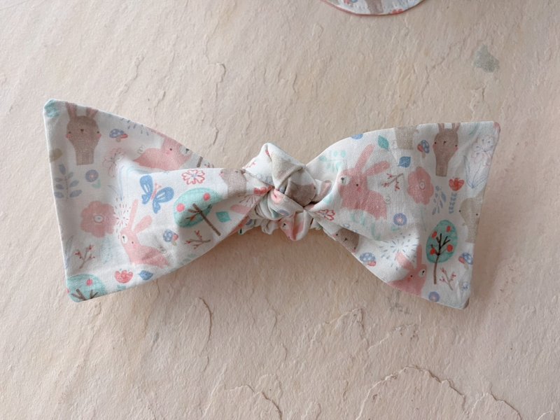 Happy Rabbit Girl Handmade Pure Cotton Strap-style Generous Bow-Knot Baby Headband - หมวกเด็ก - ผ้าฝ้าย/ผ้าลินิน สึชมพู