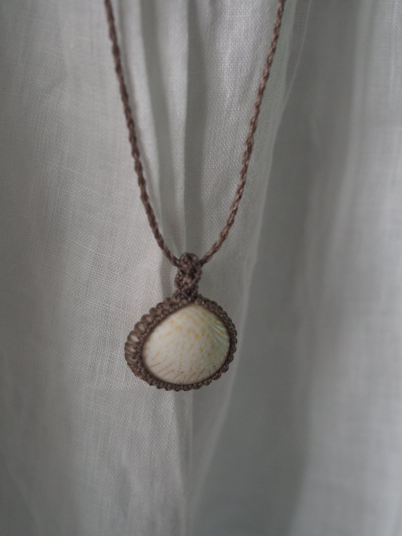 Shell braided necklace - สร้อยคอ - เปลือกหอย 