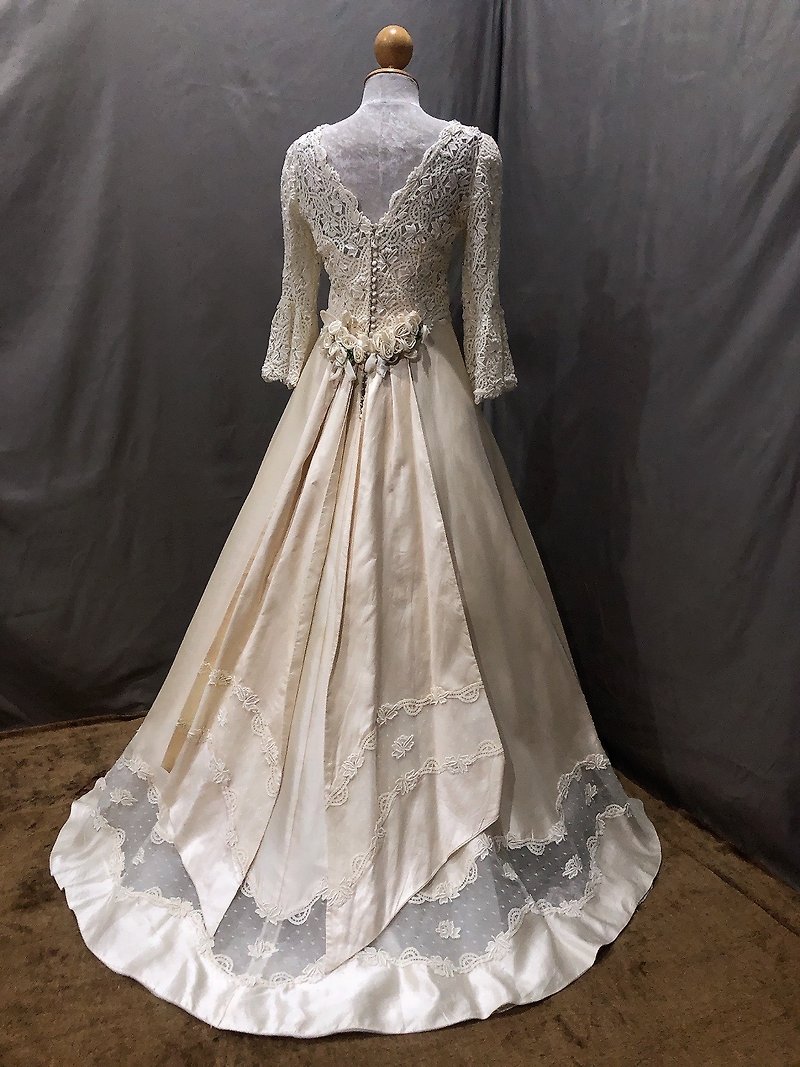 Vintage lace dress with bell sleeves, very beautiful. - 洋裝/連身裙 - 其他材質 
