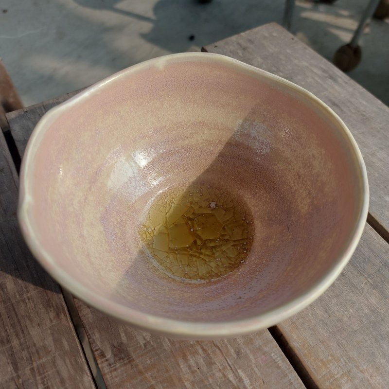 【Girl's Heart】Pink and white medium-sized rice bowl - Bowls - Pottery Pink