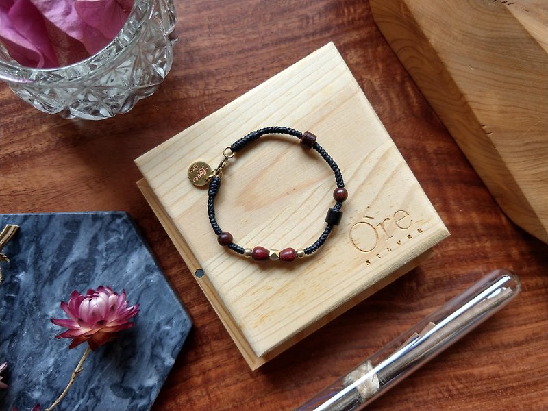 Oˋre Silver bracelet series wax rope bracelet sandalwood brass 50 with designer exclusive wooden box - สร้อยข้อมือ - ไม้ สีแดง