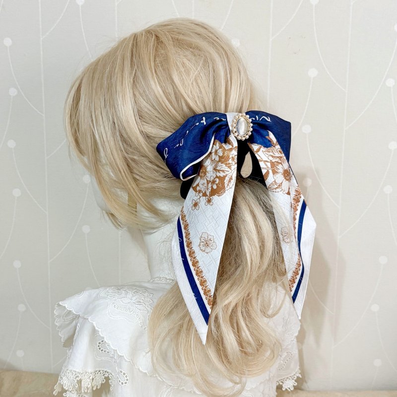 Blue and white silk scarf style banana clip scrunchie ponytail clip hair clip intersecting pressure clip hair comb - เครื่องประดับผม - วัสดุอื่นๆ สีน้ำเงิน