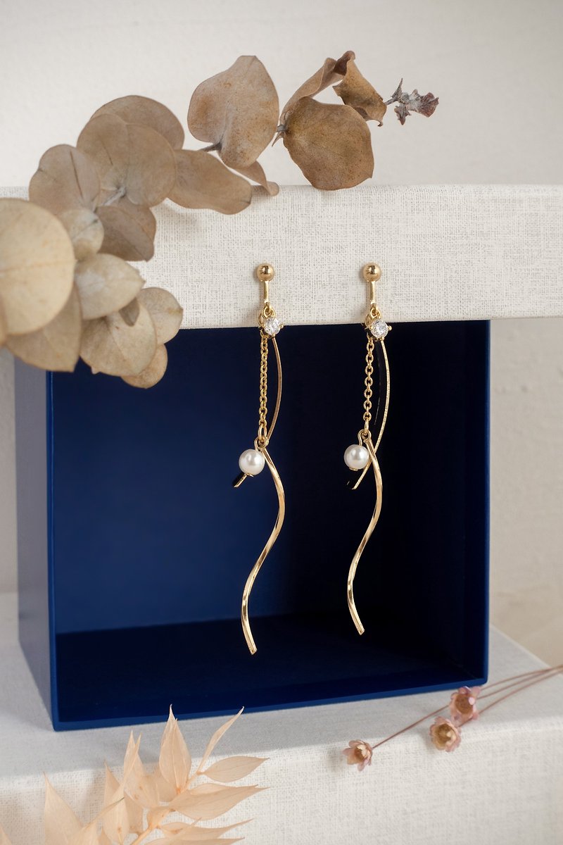 Gold clip-on earrings AQ218 - ต่างหู - โลหะ 