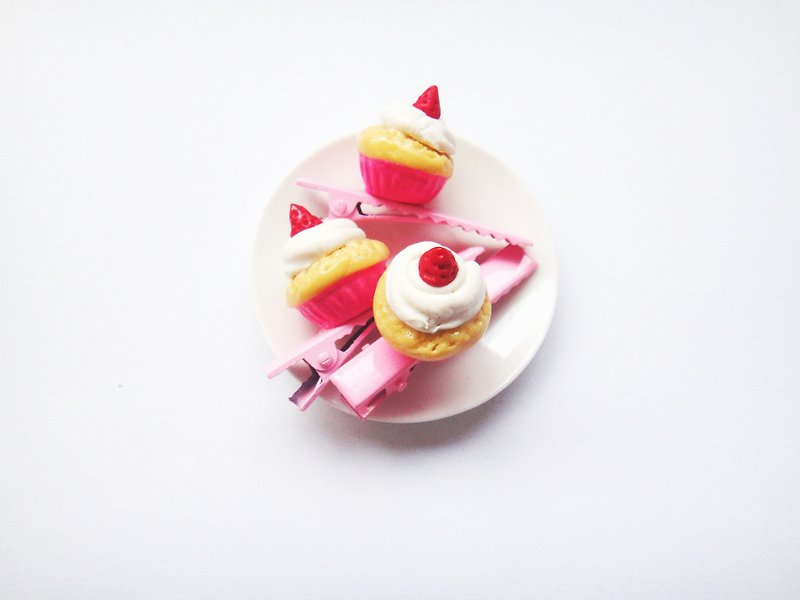 Pink cupcake hair clip