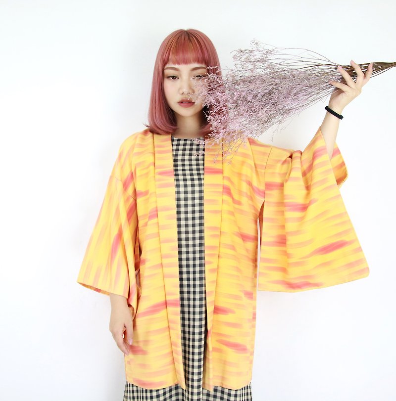 Back to Green-Japan brought back feather woven kimono goose yellow brush stroke / vintage kimono - เสื้อแจ็คเก็ต - ผ้าไหม 
