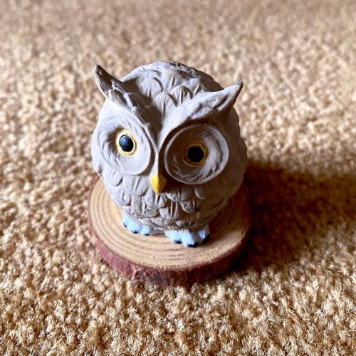 癒しの小物】フクロウの石オーナメントI 暗い店内に小さな