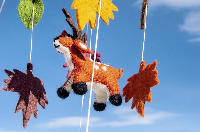Half-month gift handmade wool felt pendant/Boho crib pendant/children's room pendant-Maple Leaf Elk Forest - ของเล่นเด็ก - ขนแกะ หลากหลายสี