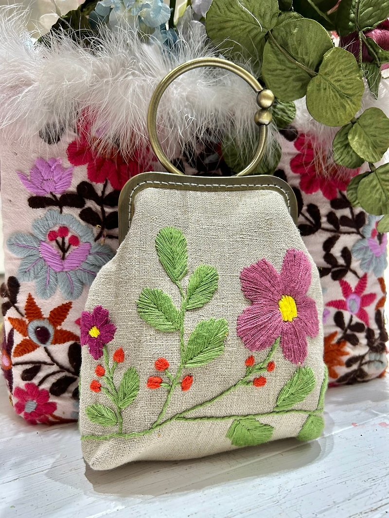 Hand embroidered vintage handbag and crossbody bag, Oyako handmade - กระเป๋าถือ - ผ้าฝ้าย/ผ้าลินิน หลากหลายสี