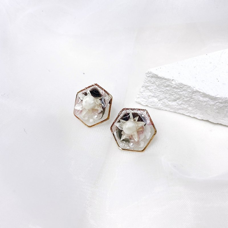 Chuxu • Embossed handmade earrings