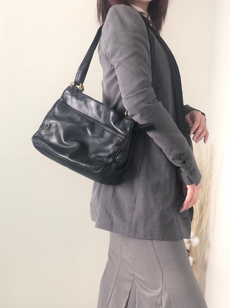 [Directly shipped from Japan, brand name used packaging] LOEWE Anagram leather shoulder bag black vintage vintage old dghip7 - กระเป๋าแมสเซนเจอร์ - หนังแท้ สีดำ
