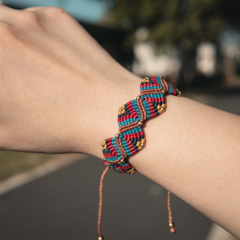 印度彩虹手織手環—淺咖色 - 手鍊/手鐲 - 其他材質 