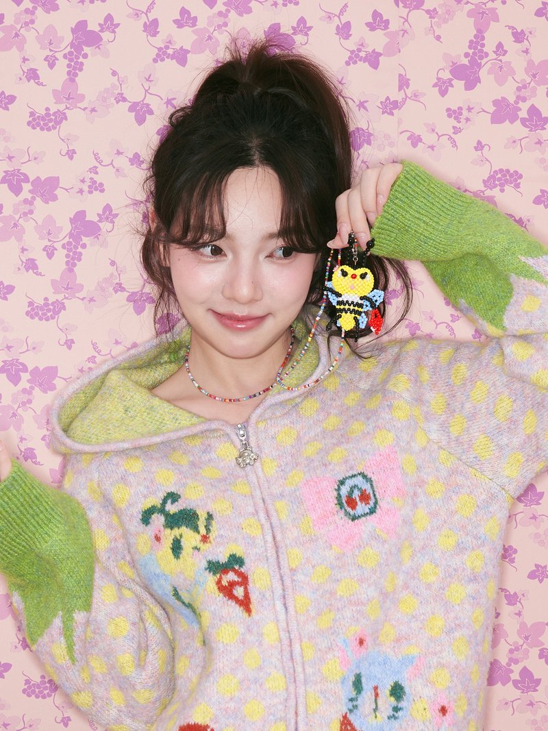 イエローの手作りビーズミツバチネックレスチャーム、可愛らしく遊び心あふれるデザイン - ネックレス - その他の素材 多色