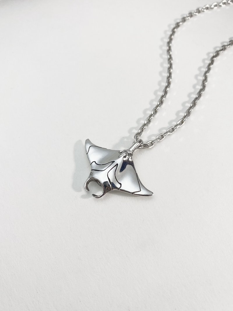 925 Sterling Silver Manta Necklace/Stingray Necklace - สร้อยคอ - เงินแท้ สีเงิน