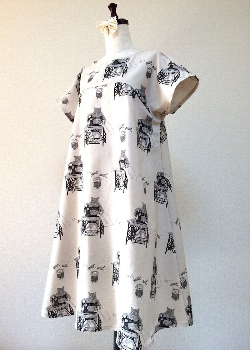 猫とアンティークミシンの フレアワンピース - 洋裝/連身裙 - 棉．麻 白色