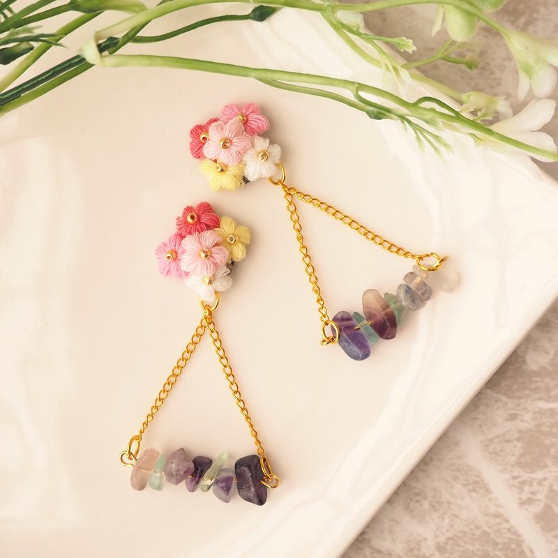 【Earrings / Ear clips】 crochet flower bouquet and natural stone (amethyst) - Earrings & Clip-ons - Thread Pink