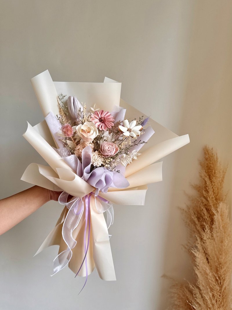 Taro Scent Dried Flower Bouquet Graduation Bouquet - ช่อดอกไม้แห้ง - พืช/ดอกไม้ สีม่วง