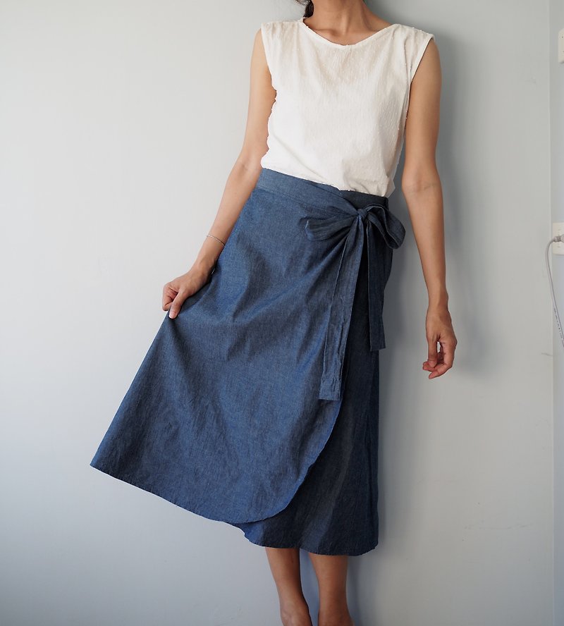 Cotton Chambray Wrap Skirt - กระโปรง - ผ้าฝ้าย/ผ้าลินิน สีน้ำเงิน