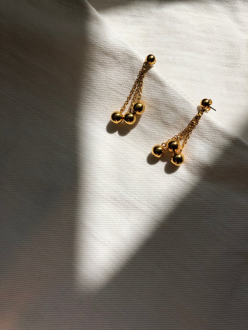 Vintage Gold Drop Earrings - 耳環/耳夾/耳骨夾 - 貴金屬 金色