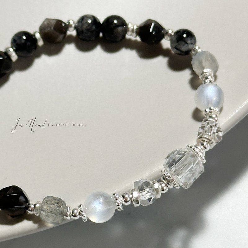 ブラック＆ホワイトエレガンス - ブラックルチルクォーツ・オブシディアン・ムーンストーン - 純銀製デザインブレスレット - ブレスレット - クリスタル ブラック