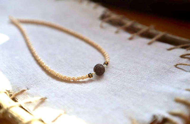 Feather-Patterned Incense-Infused Collarbone Necklace - สร้อยติดคอ - พืช/ดอกไม้ 