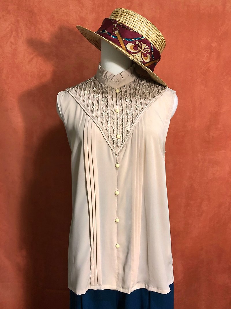 Sleeveless vintage shirt with net yarn flowers / bring back VINTAGE abroad - เสื้อเชิ้ตผู้หญิง - เส้นใยสังเคราะห์ สีกากี