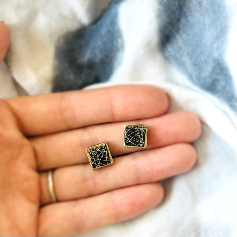 【再販】漆黒 ブラック 美濃焼 金継ぎ スクエア ピアス イヤリング ノンホールピアス シンプル シック モダン 和モダン 小ぶり 小さい 黒 ゴールド 金 - 耳環/耳夾/耳骨夾 - 陶 黑色