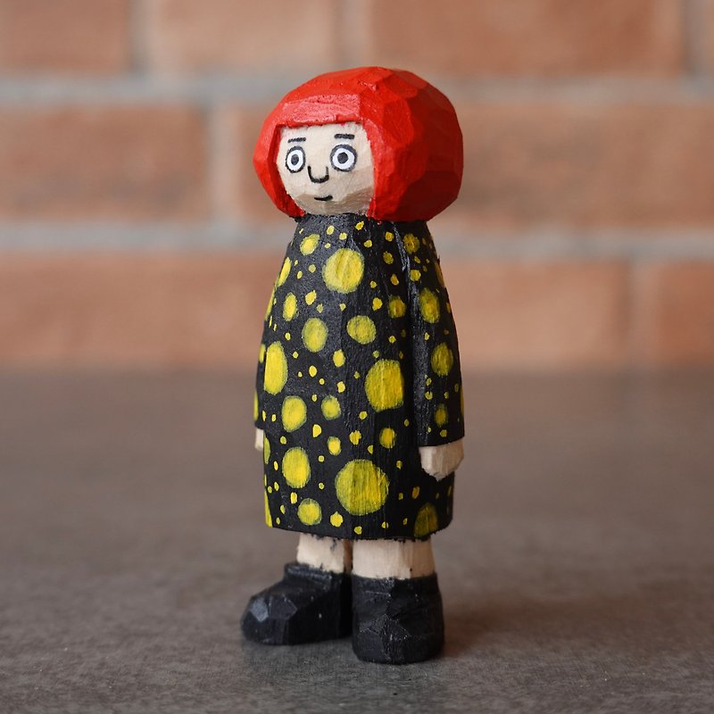 黒水玉ドレスの弥生木彫り人形