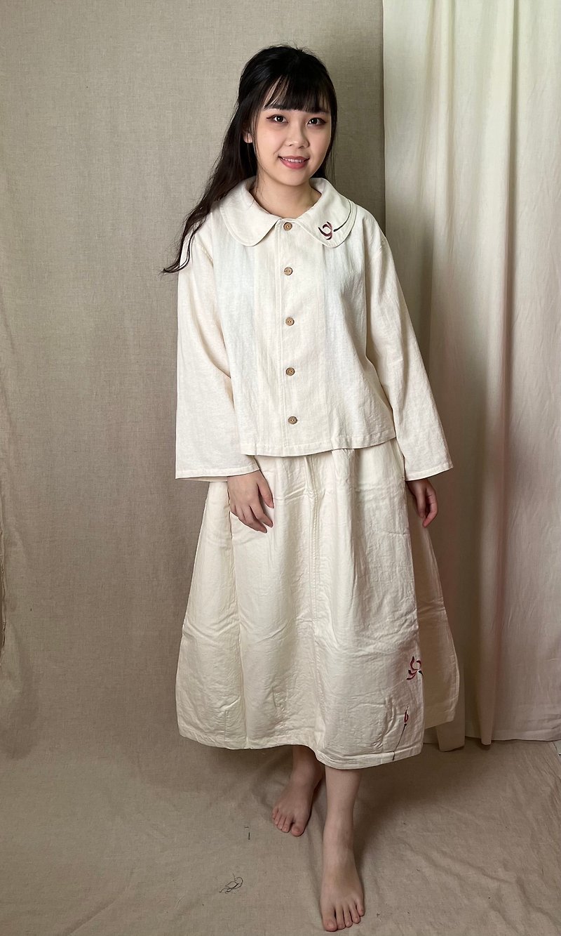 Knitted Foot - Cotton Hand Dyed Batik Top Circle. edge - เสื้อผู้หญิง - ผ้าฝ้าย/ผ้าลินิน ขาว