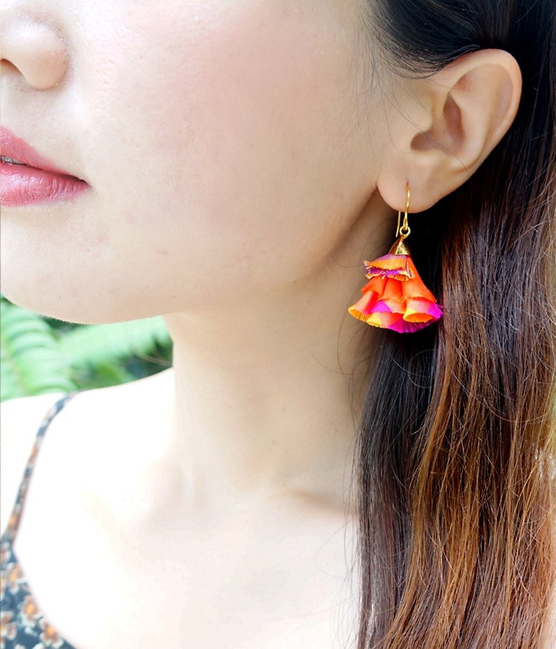 Thai silk Earrings (Size : L)  BB collection Orange-Pink-Yellow-Gold - 耳環/耳夾 - 其他金屬 橘色