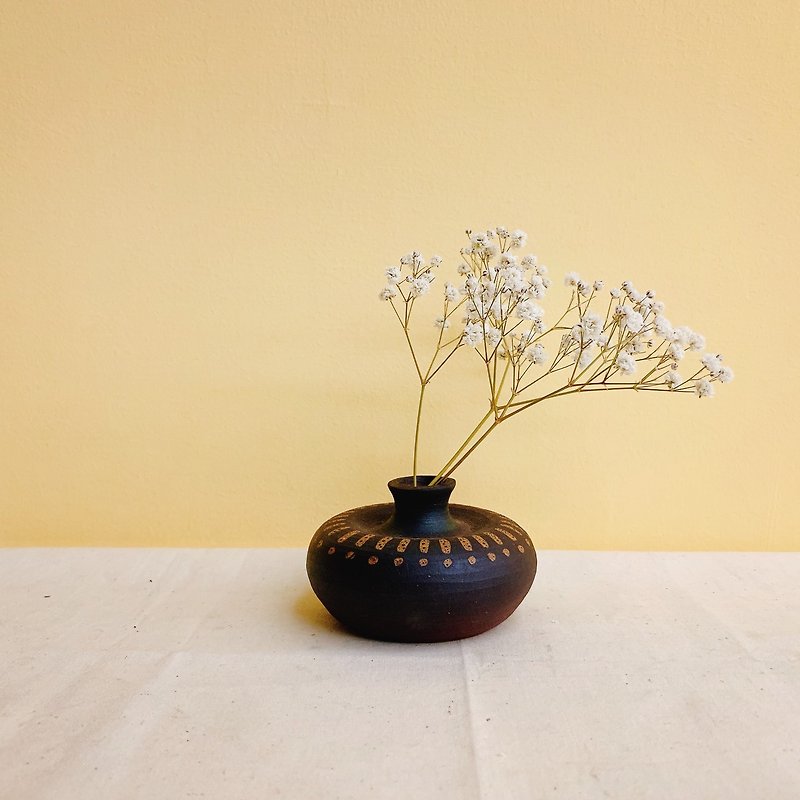 Matt black totem vase | handmade small vase - Pottery & Ceramics - Pottery Black