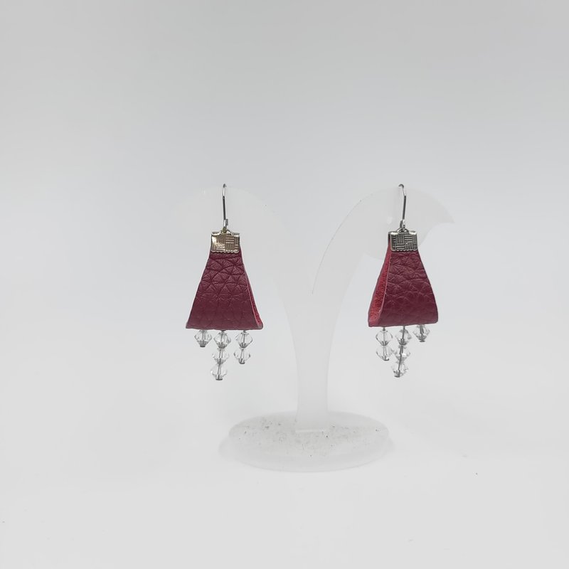 Leather earrings with optional Clip-On - ต่างหู - หนังแท้ สีแดง