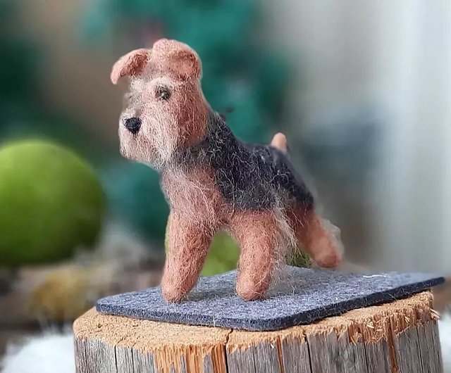 シュナウザー ドールハウスのミニチュア ニードルフェルトの動物 羊毛フェルトの犬の置物 - ショップ TINYFELT696 人形・フィギュア -  Pinkoi