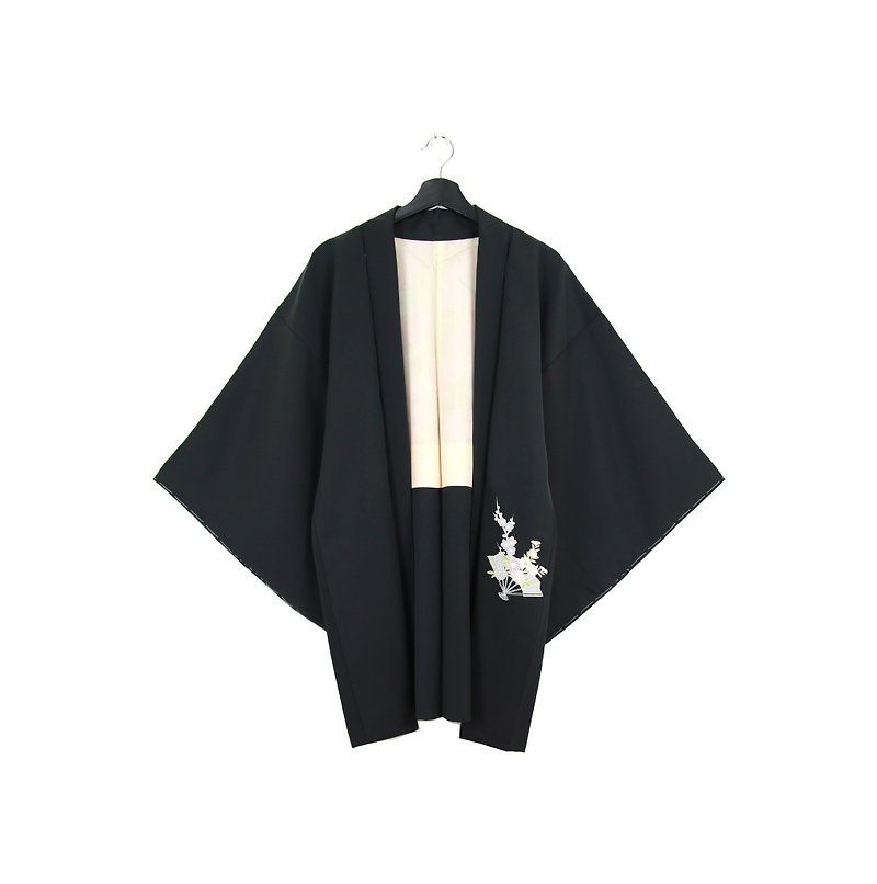Back to Green :: Japan Back kimono feather light pink fan and unisex / vintage kimono (KI-161) - เสื้อแจ็คเก็ต - ผ้าไหม 